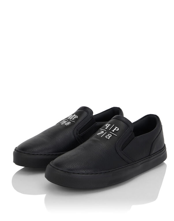 Deer Print Leather Slip On black / black
