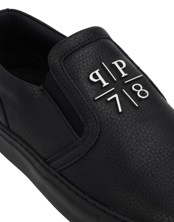 Deer Print Leather Slip On black / black