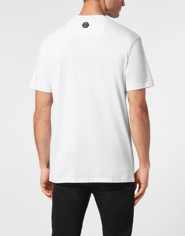 T-shirt Round Neck SS With Patch white
