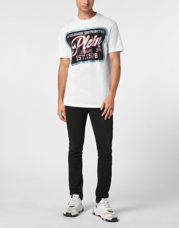 T-shirt Round Neck SS With Patch white