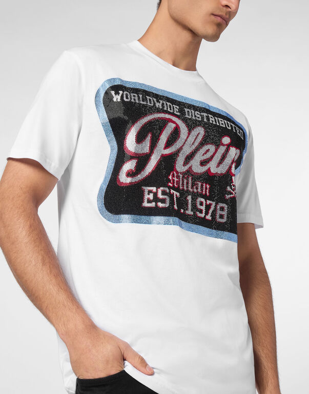 T-shirt Round Neck SS With Patch white