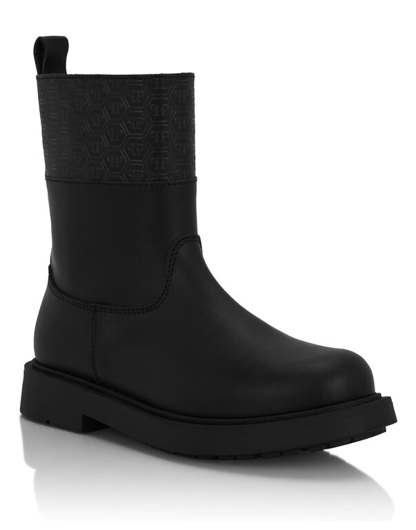 Leather Low Boots Monogram black